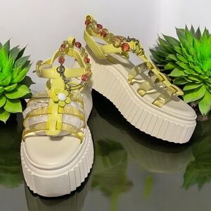Circus by Sam Edelman Yellow and White Sandals
